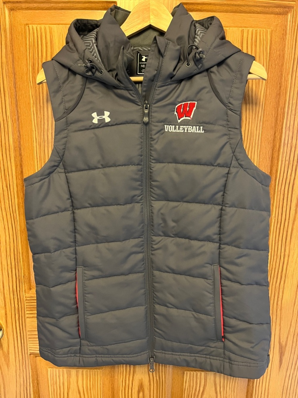 Women’s WISCONSIN UNDER ARMOUR Hooded Vest. M